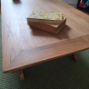 table basse en noyer et chêne