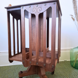 Bibliothèque tournante en noyer estampillée G. Lancelin – Meuble d’exception 1900 | Mobilier ancien restauré avec soin