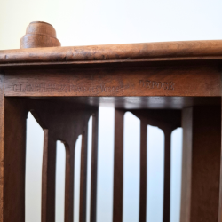 Bibliothèque tournante en noyer estampillée G. Lancelin – Meuble d’exception 1900 | Mobilier ancien restauré avec soin
