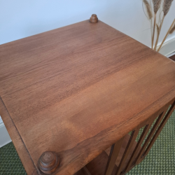 Bibliothèque tournante en noyer estampillée G. Lancelin – Meuble d’exception 1900 | Mobilier ancien restauré avec soin