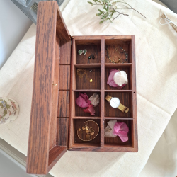 Boîte à thé ancienne Pagès en bois et laiton – Rénovée, 8 compartiments – Idée déco