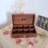 Boîte à thé ancienne Pagès en bois et laiton – Rénovée, 8 compartiments – Idée déco