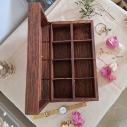 Boîte à thé ancienne Pagès en bois et laiton – Rénovée, 8 compartiments – Idée déco