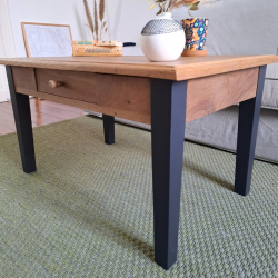 Table basse en situation dans un intérieur, soulignant son intégration facile dans tous styles de décoration.
